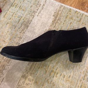 Munro, Black suede, Small casual heel, Size 11